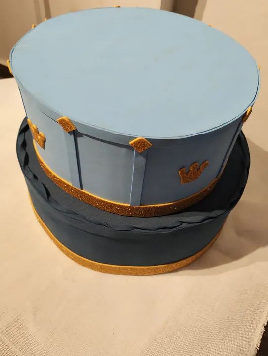 Bolo fake príncipe azul/ memino e coroa - Foto 3