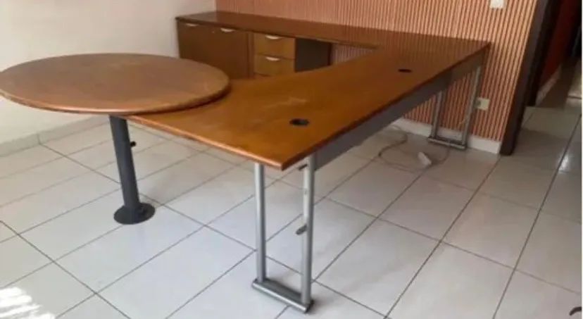 Mesa para escritório em madeira e ferro - Foto 3