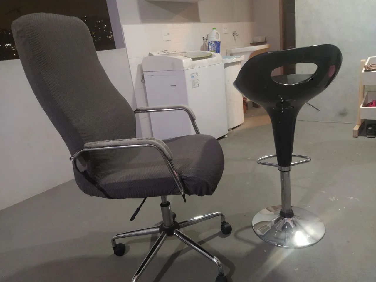 Conjunto de Cadeira e Banqueta para ?