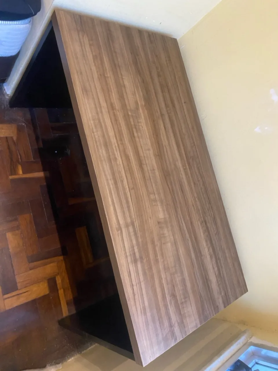 Mesa de Escritório com Design Moderno