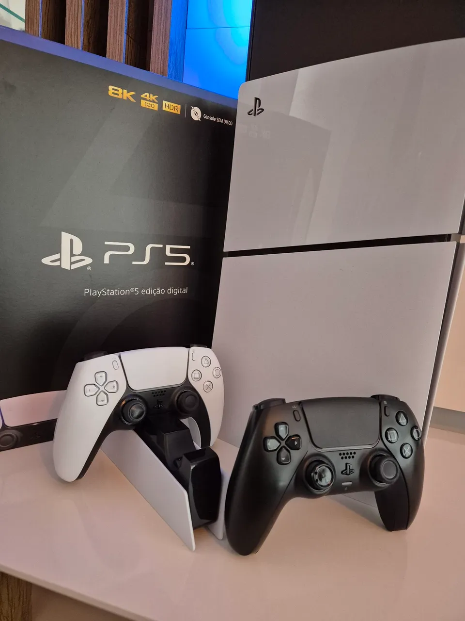 PS5 Slim Digital 1TB + 2 Controles