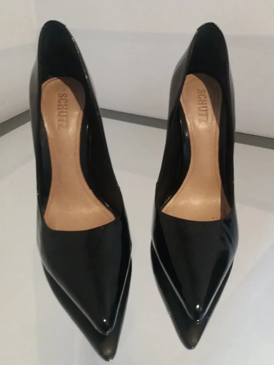 SCARPIN CLÁSSICO SCHUTZ. PRETO VERNIZ. LINDÍSSIMO - Foto 5
