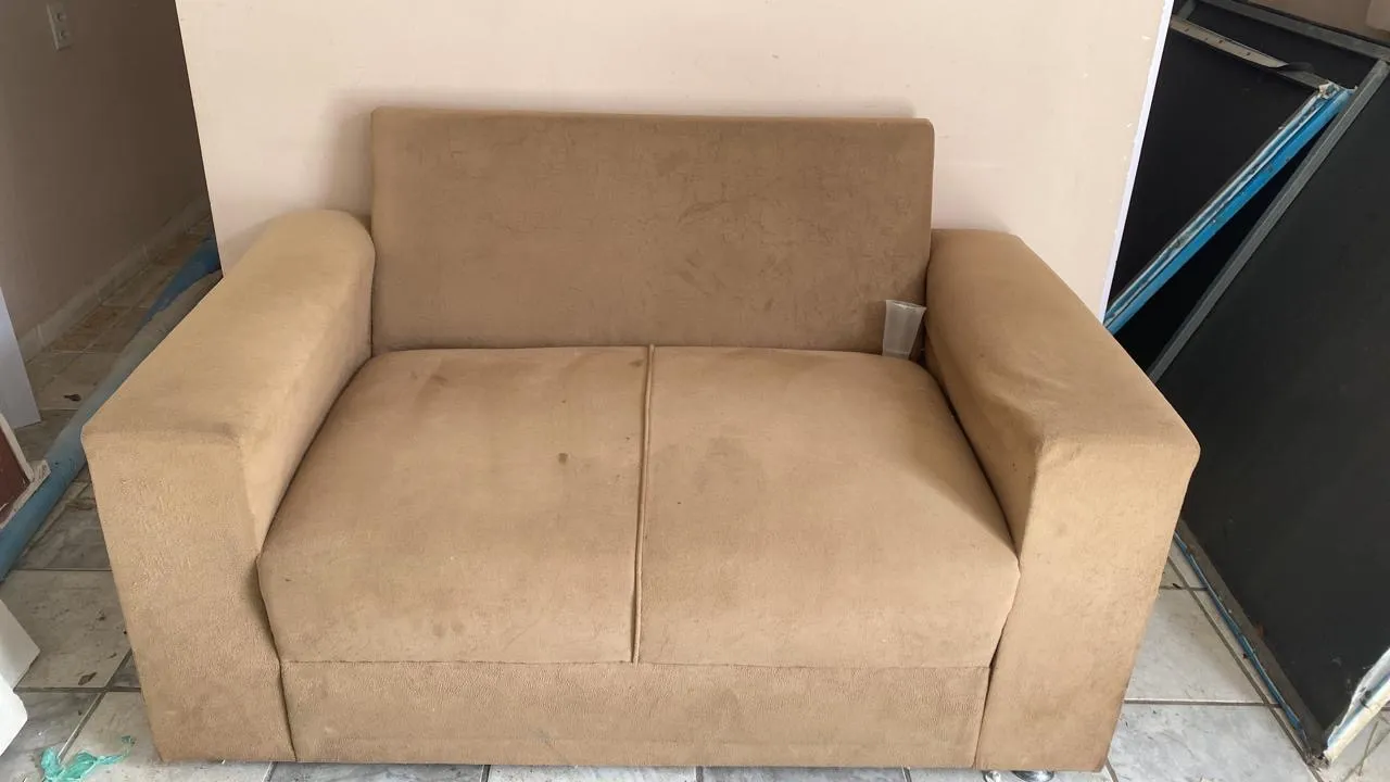 Sofá de 2 Lugares em Suede Bege