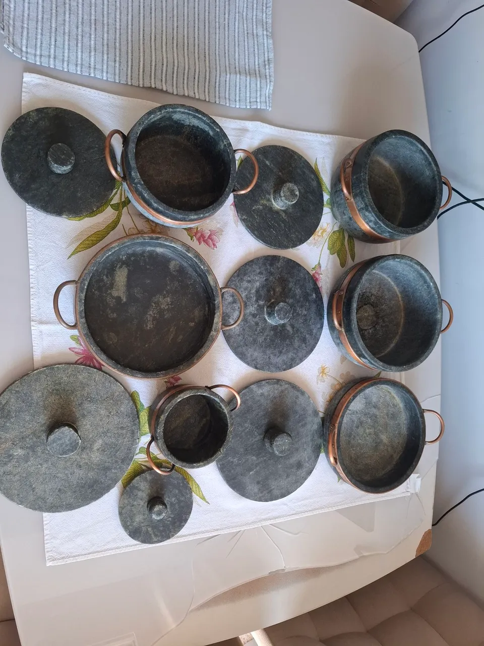 Conjunto de panelas de pedra sabão com cobre