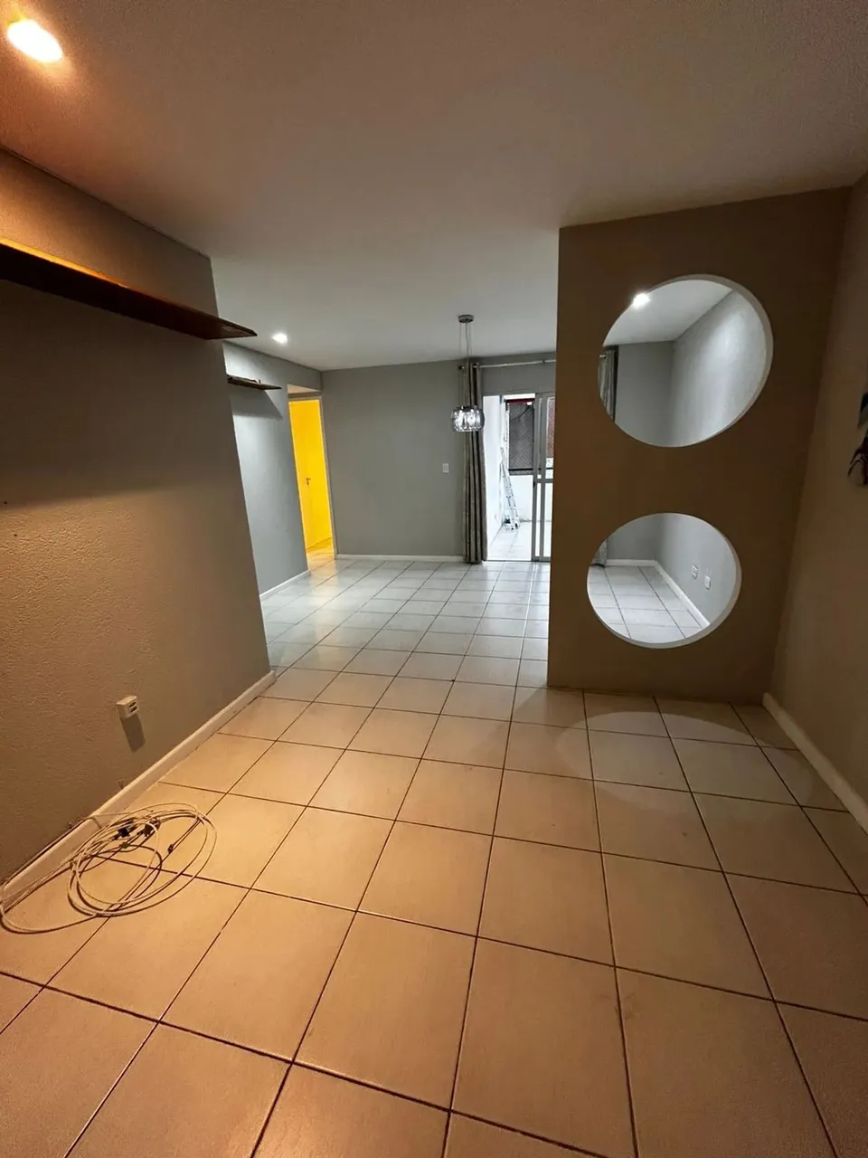 ALUGO APARTAMENTO NA PONTA VERDE