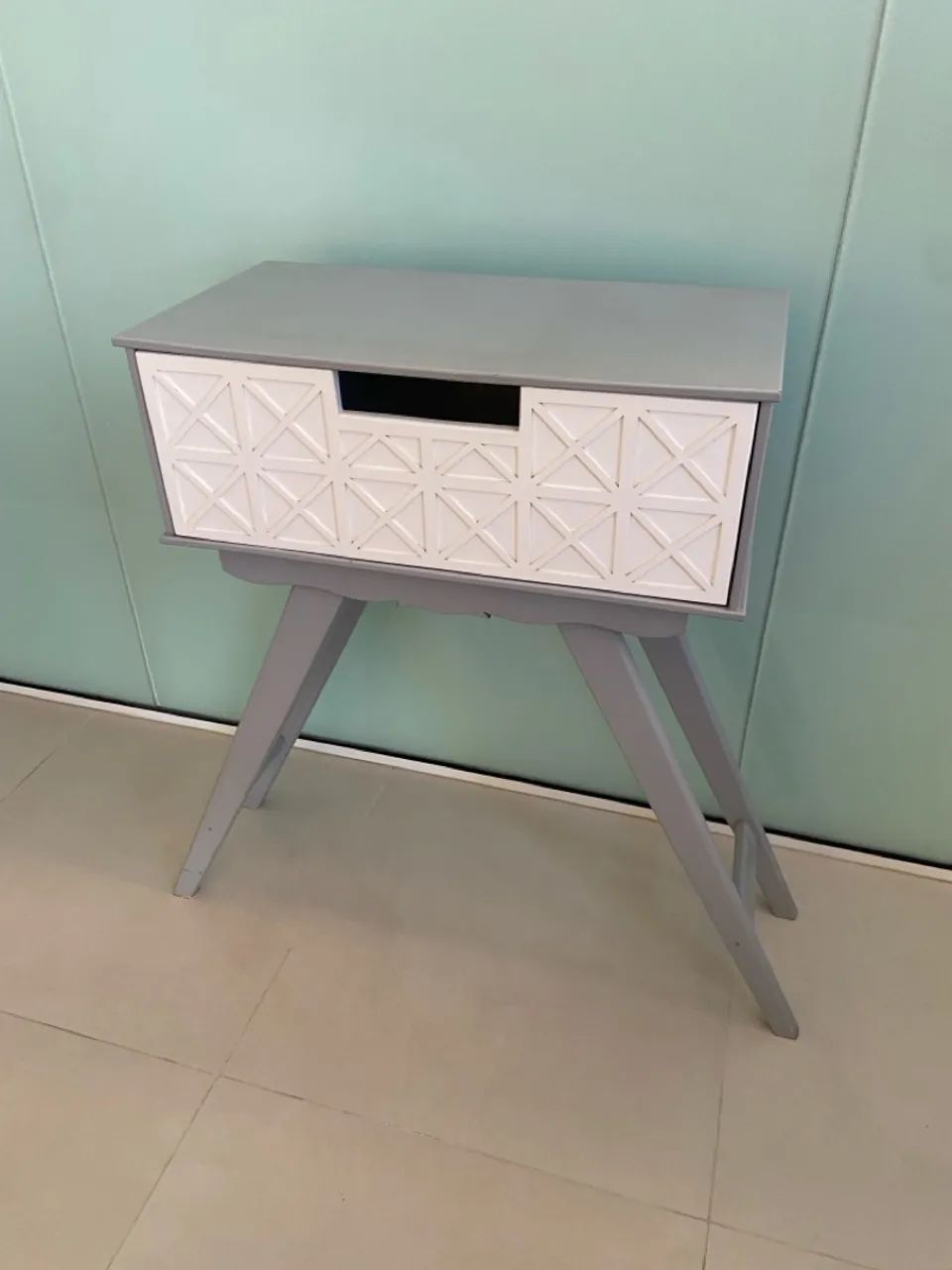 Aparador decorativo com gaveta