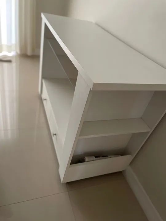 Rack de TV branco com 2 gavetas - Foto 2