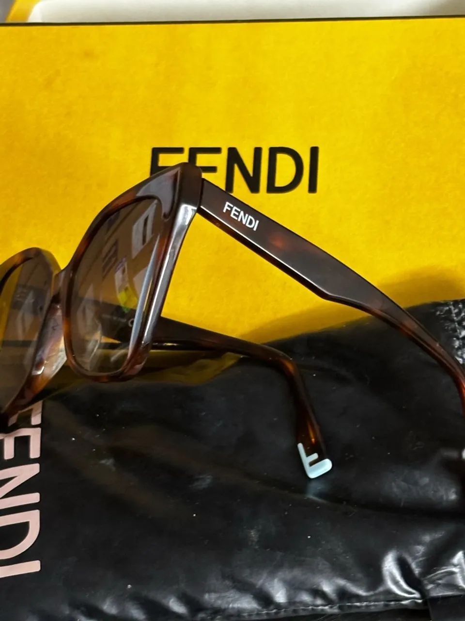 Óculos de sol Fendi usado pouquíssimas vezes  - Foto 3