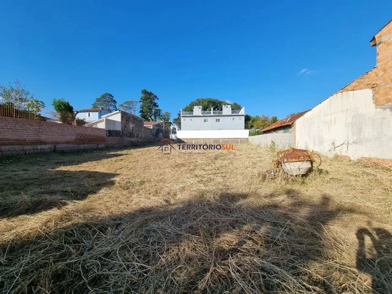 Terreno com 1.110m² no Bairro Guarujá