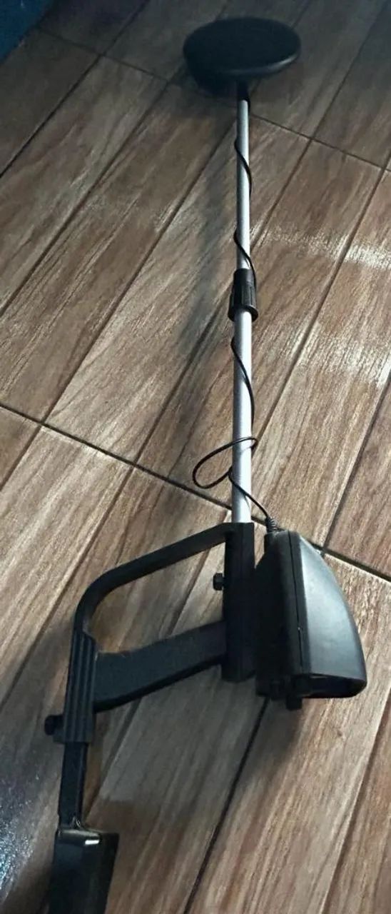 Detector de Metais Acompanha Duas Baterias 