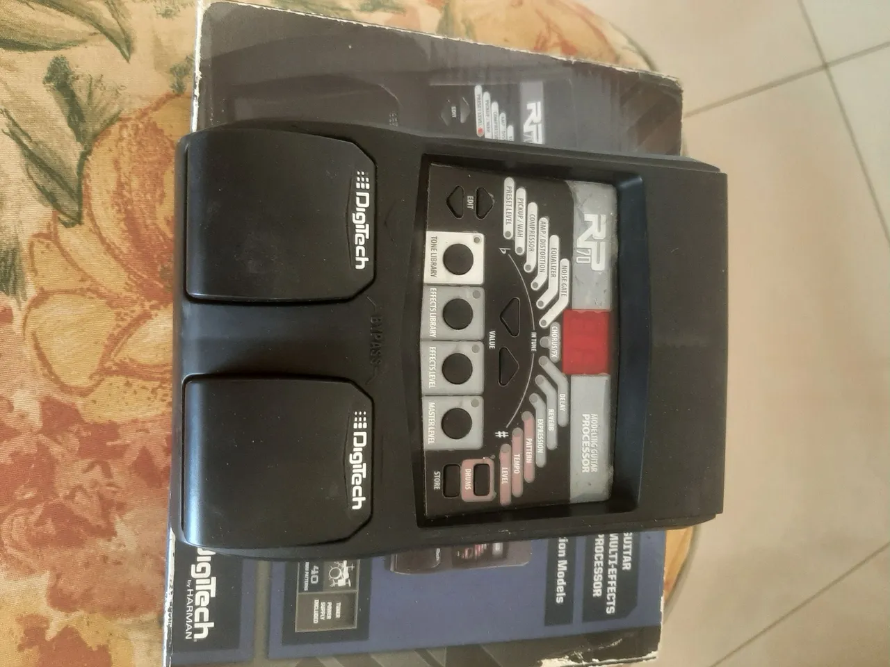 Pedaleira Digitech RP70 Guitar Multi-Effects Processor