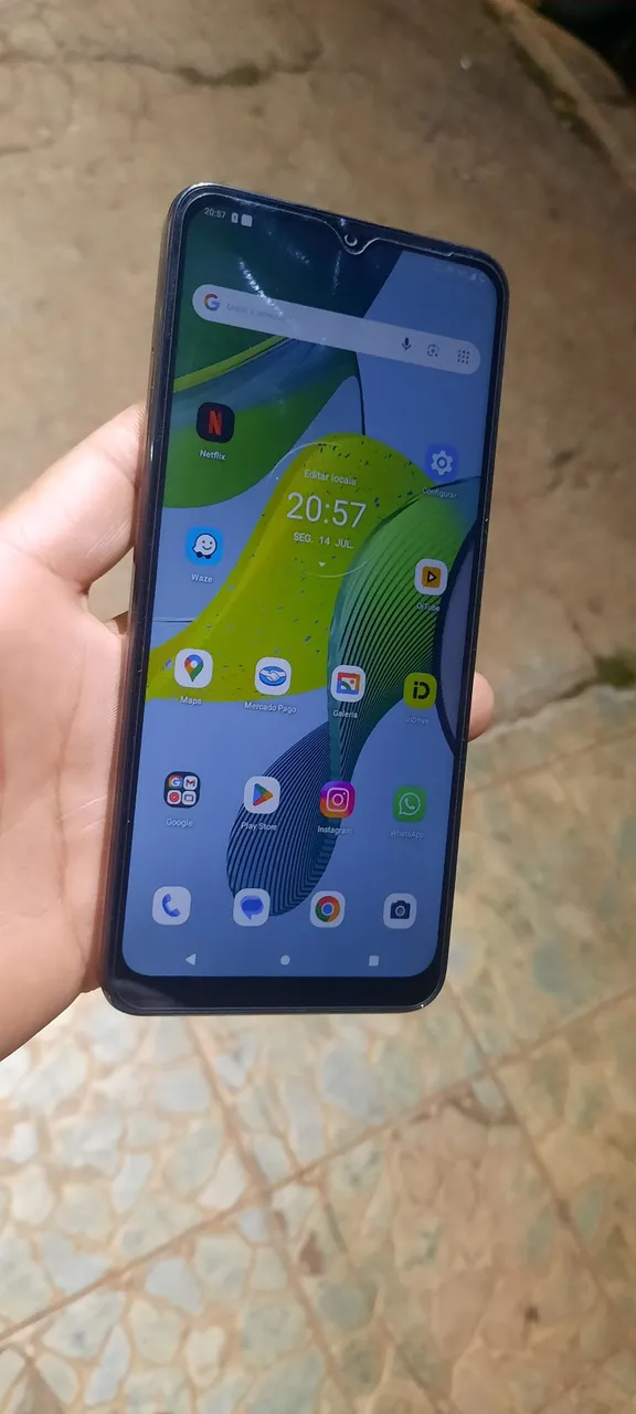 Motorola Moto E13 - Tela Grande e Desempenho