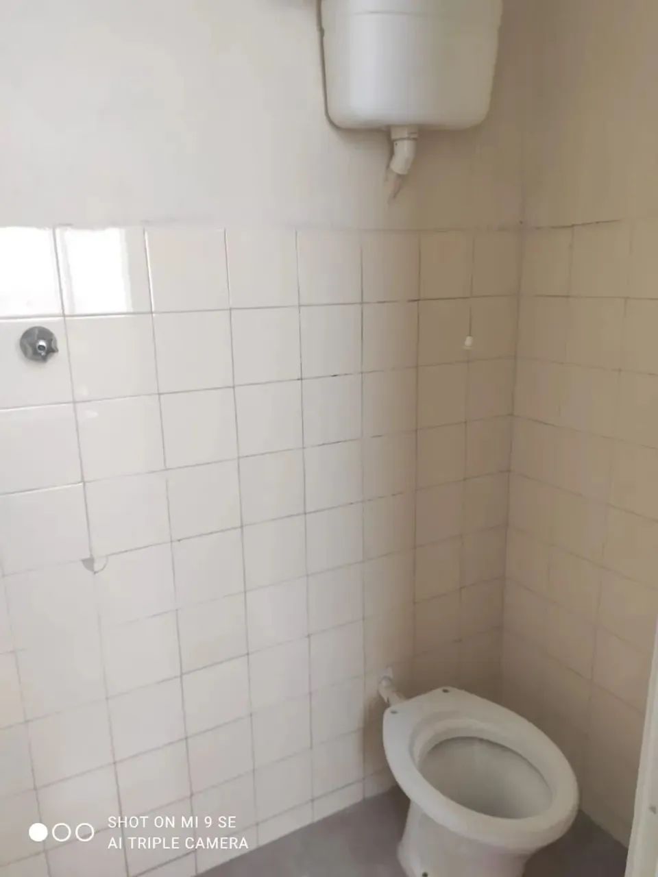 Ótimo apto de 2 quartos com piso porcelanato, sala com sacada com piso porcelanato, banhei - Foto 9
