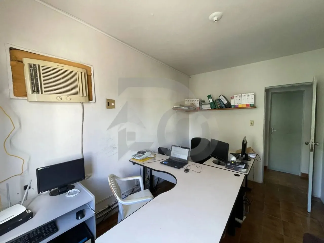 Apartamento no Condominio Jardim Primavera com 4 Quartos e 2 Banheiros.