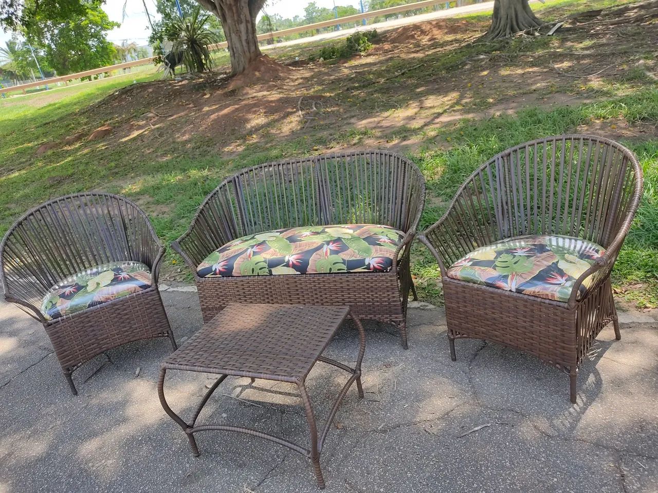 Conjunto de Sofá e Poltronas em fibra sintética  - Foto 2