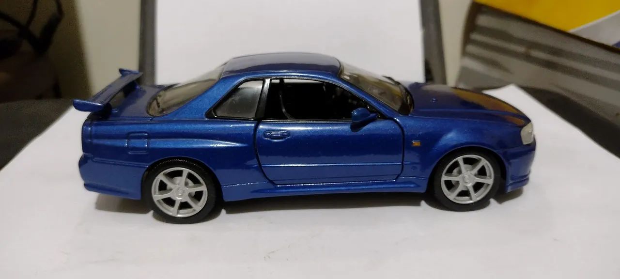 Nissan Skyline GT-R R34 - Miniatura - Foto 4