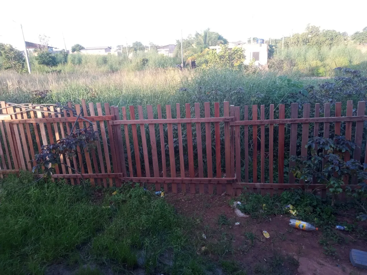 Vende-se um terreno