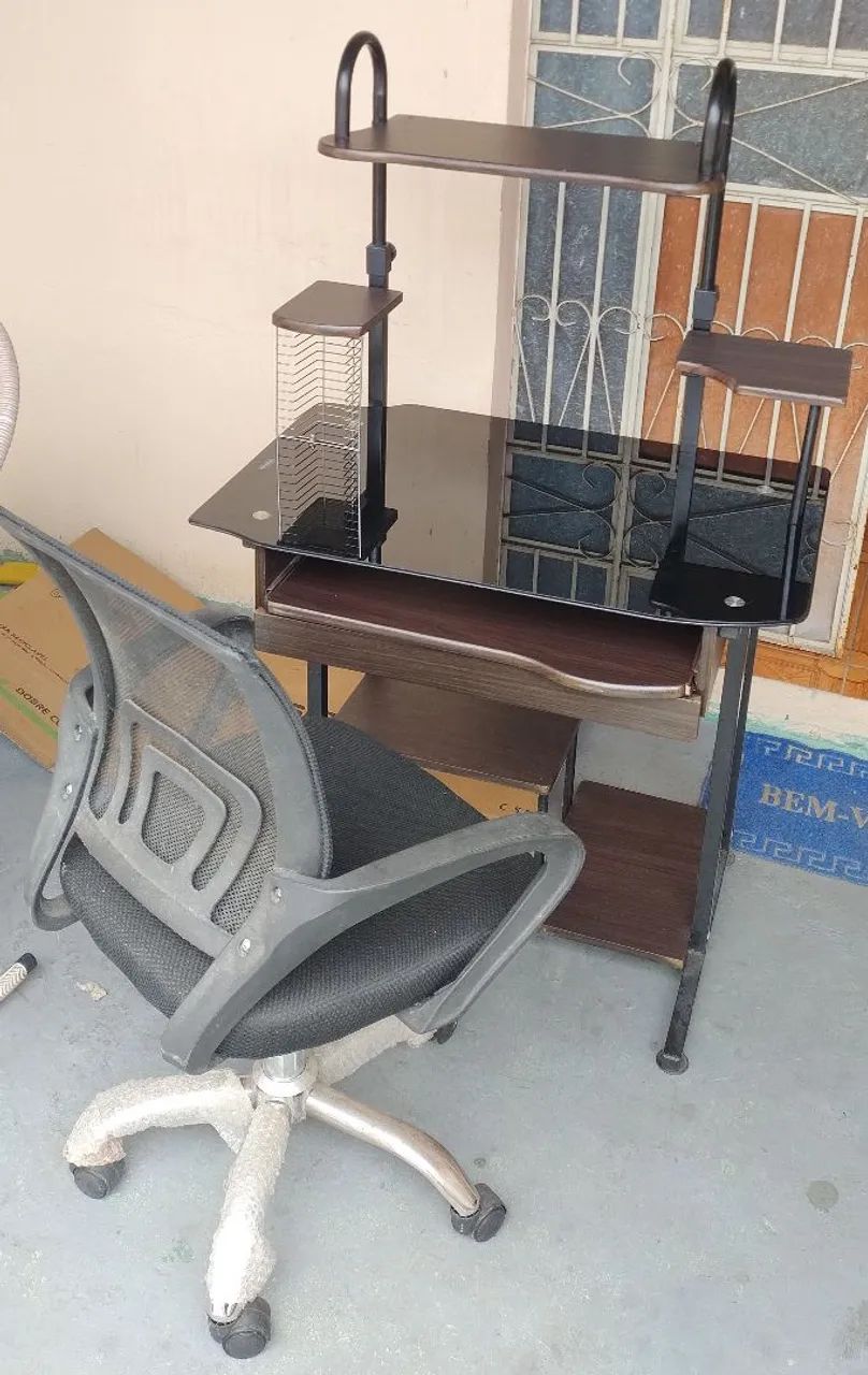 Conjunto de Cadeira de Escritório e Mesa com Prateleiras - Foto 2