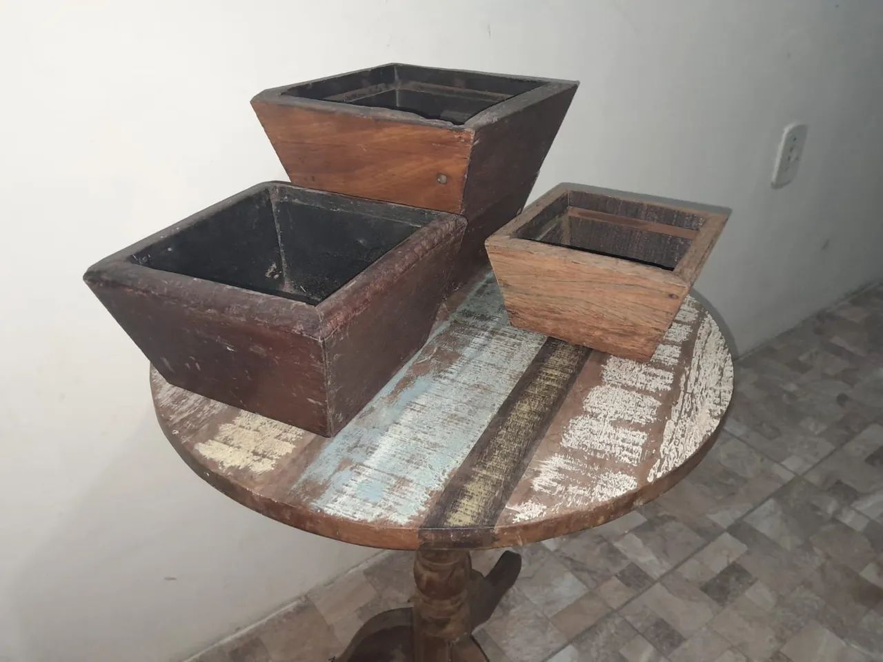 Vasos de Madeira Artesanais em Madeira de Demolição para Plantas - Foto 6