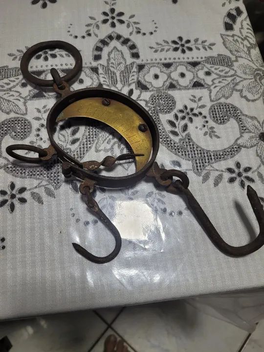 Balança de gancho ou meia lua  antiga: - Foto 6