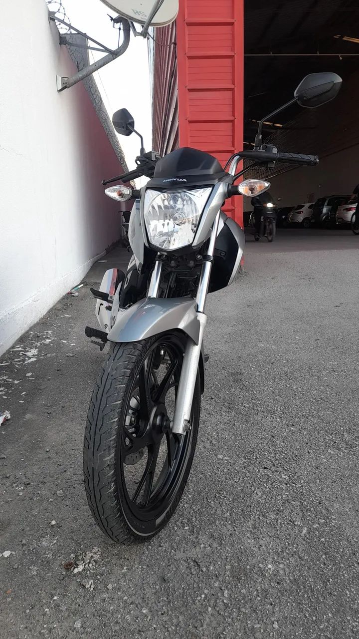 Perfeita para pessoa que gosta moto confiança único dono.