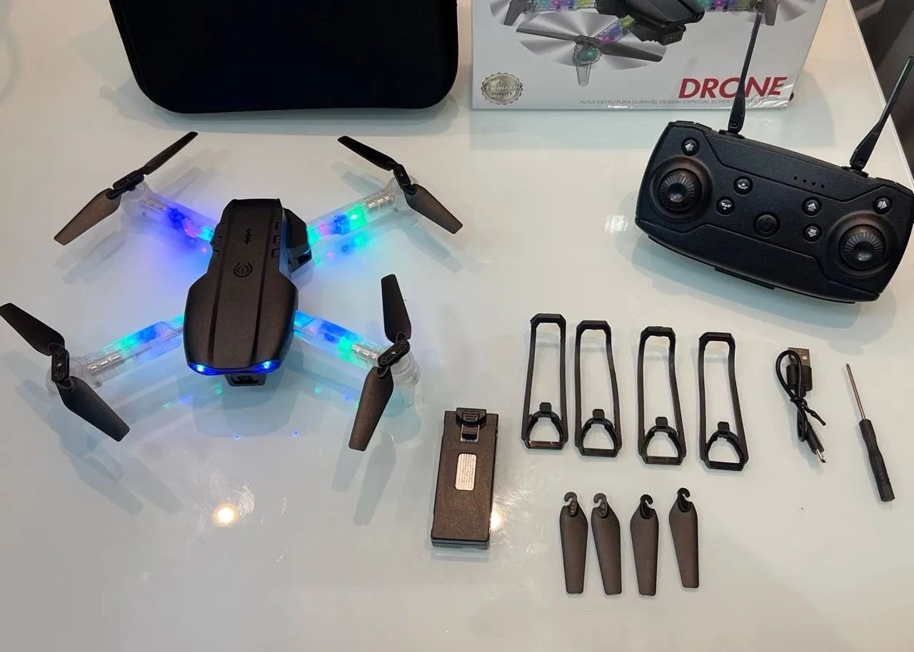 Novo! Mini drone 2 bateria recarregavel com  Led, Voa até 80 Mts com câmera diversão - Foto 2