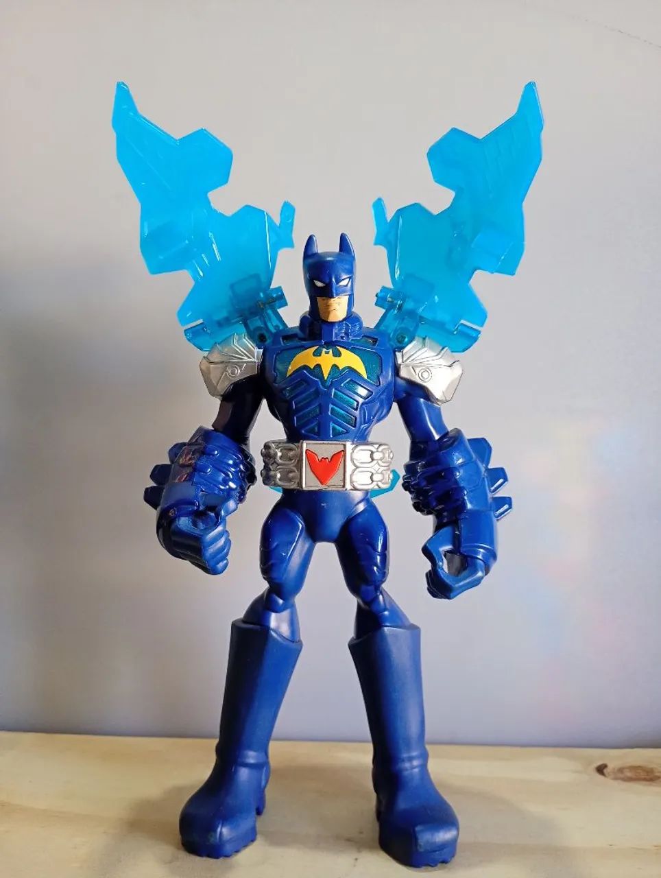 Boneco Batman com asas