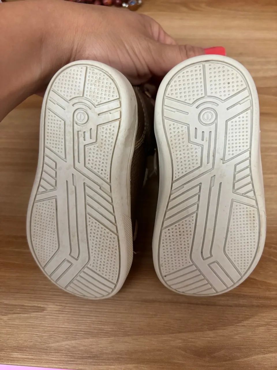 Tênis ortopédico PLAYPÉ  infantil metalizado com fechamento em velcro - Foto 2