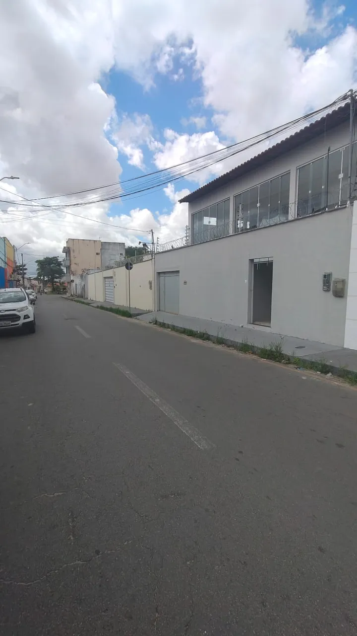 Casa em rua paralela ao Shopping Rio anil -alto potencial comercial - toda reformada
