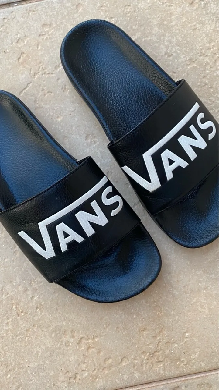 Chinelo Vans Slide Preto com Logo Branco - Original