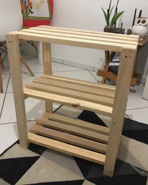 Prateleira de madeira para loja