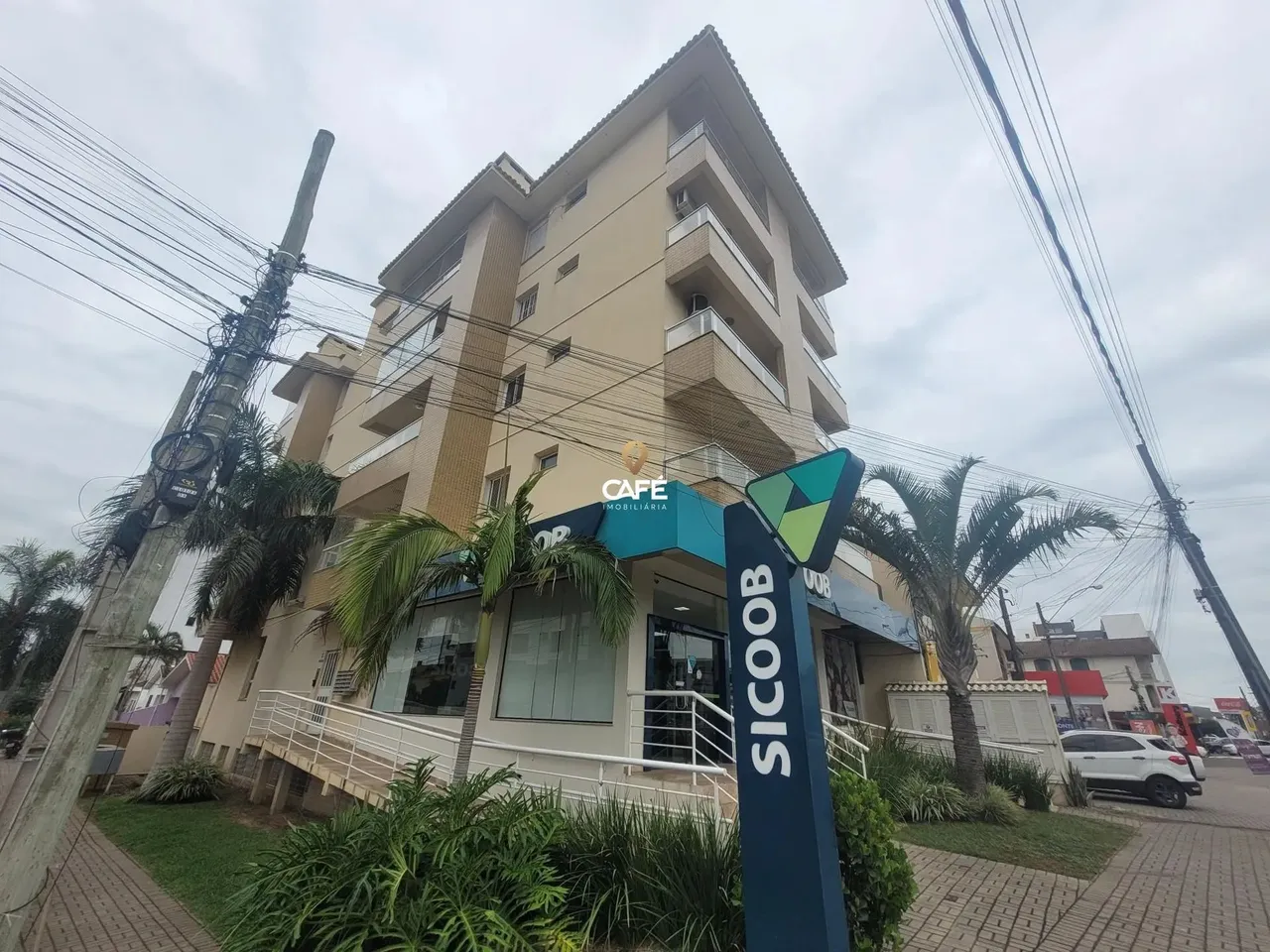Apartamento de 1 dormitório, com sacada e churrasqueira, em Camobi