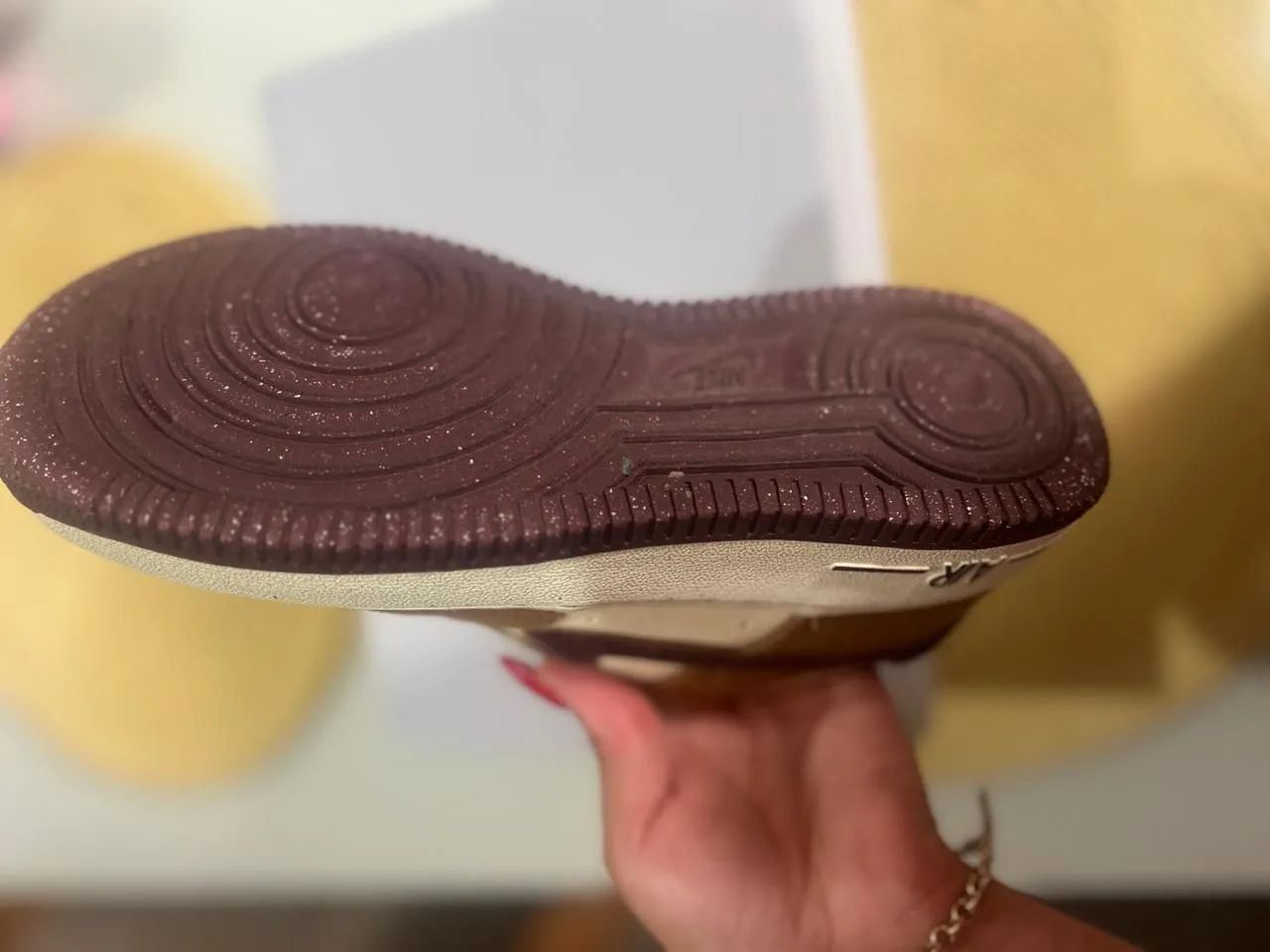 Nike Air Force 1 Low - Marrom e Bege - Foto 2