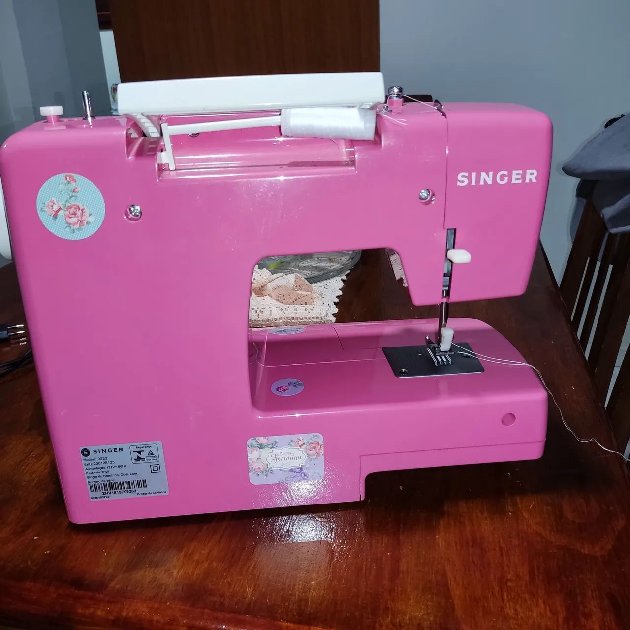 Máquina de Costura Singer Simple Rosa - Foto 4