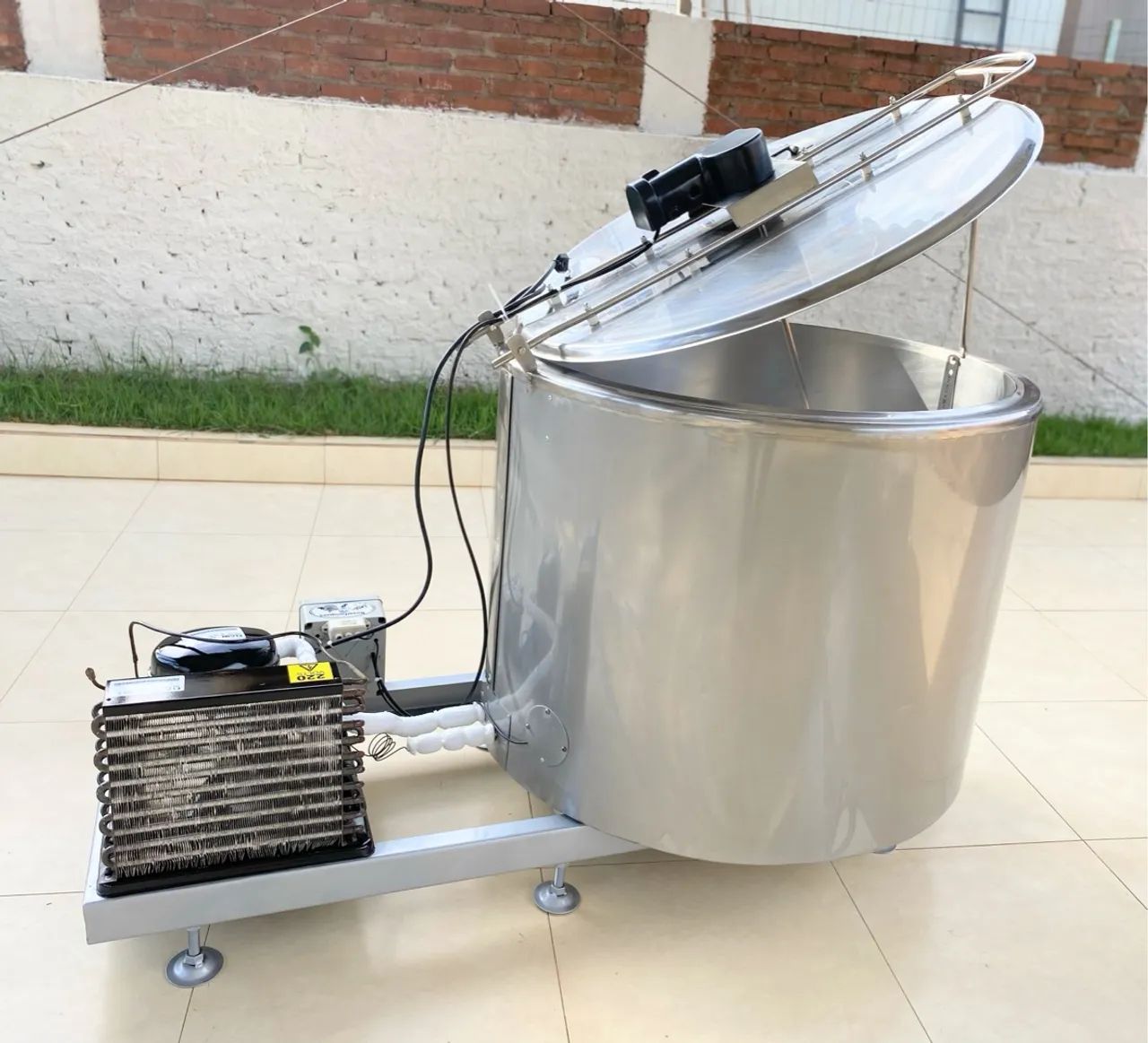 Tanque Inox Revisado Pronto pra uso 300 Litros Refrigeração  Leite 220v - Foto 3