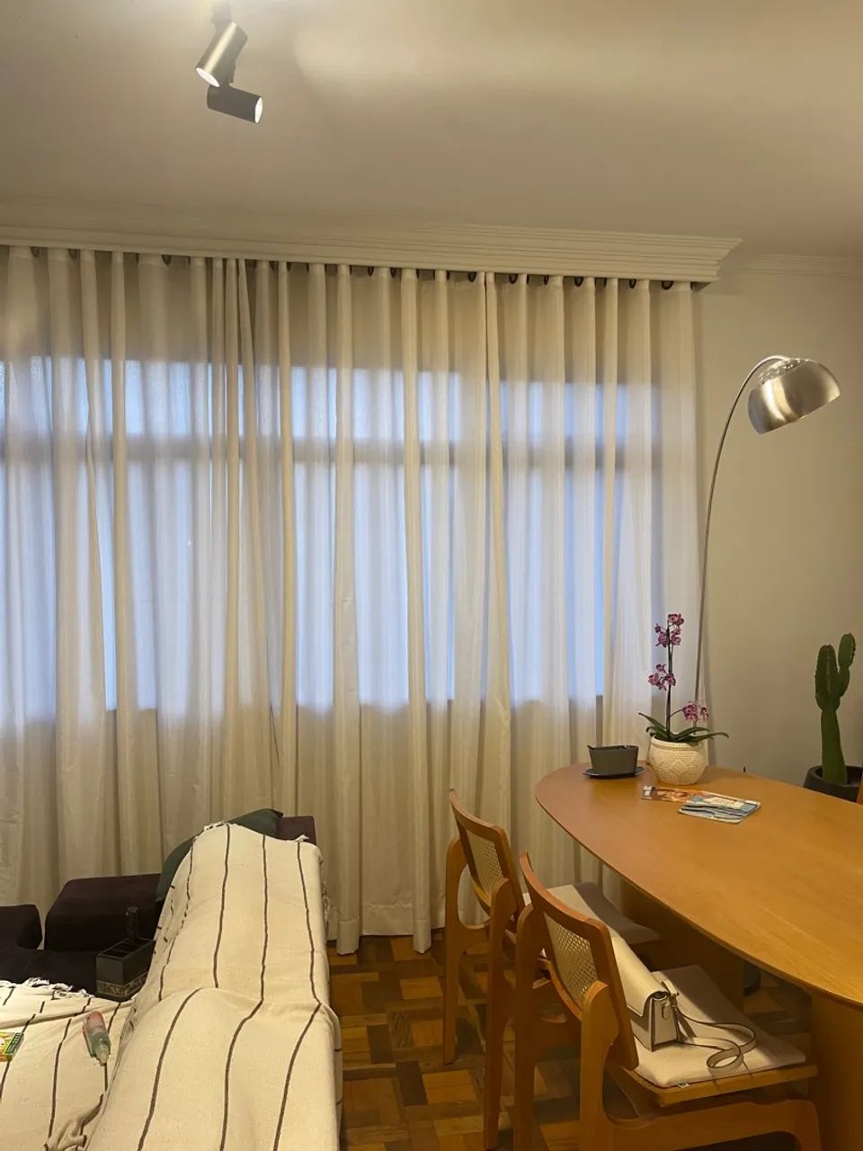 Cortinas com ilhós para varão