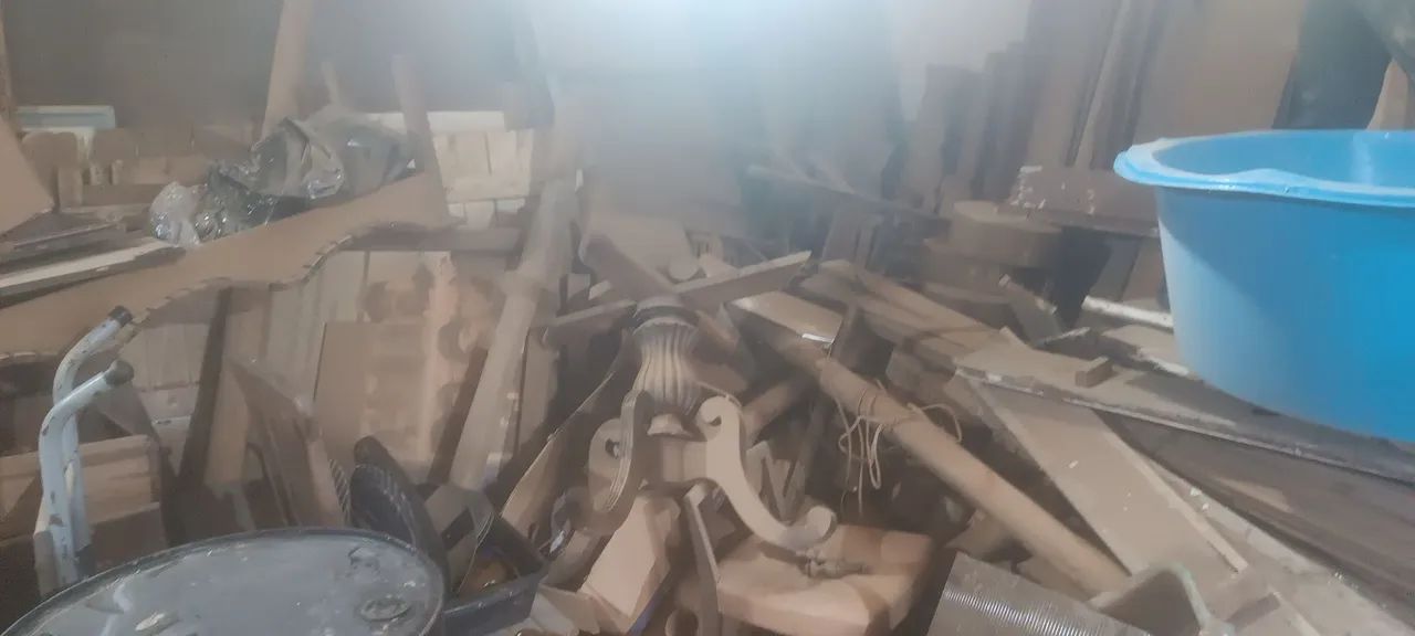 Diversas portas e janelas usadas