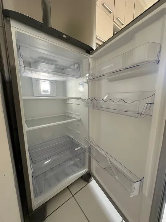 Geladeira/Refrigerador Electrolux Frost Free TF39 - Inox - 220V 371 L - Excelente estado - Foto 3