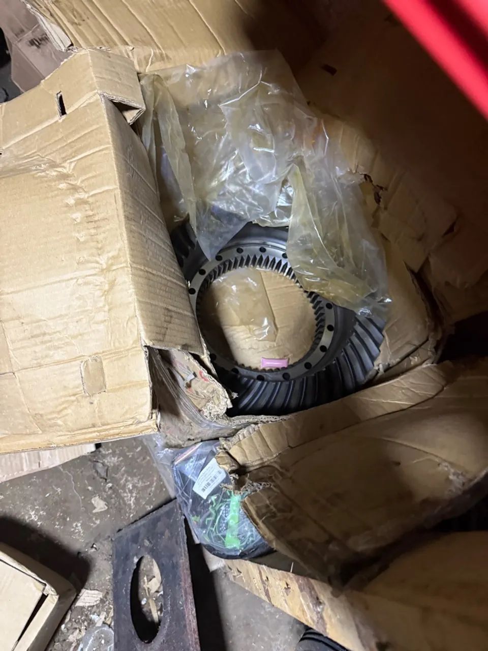 Coroa, peão e caixa satélite com nota fiscal - Foto 6