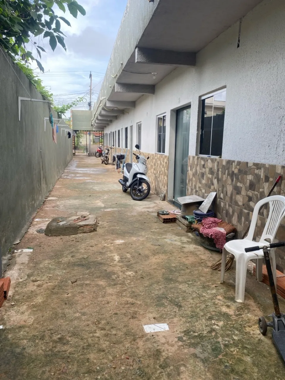 Aluga este apto de um quarto e sala na rua do cobre 12 q 6 vale dos carajas