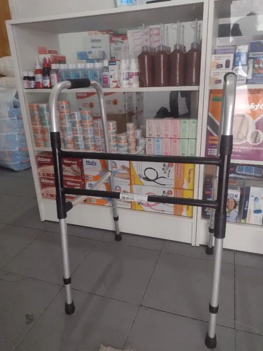 Andador dobrável novo