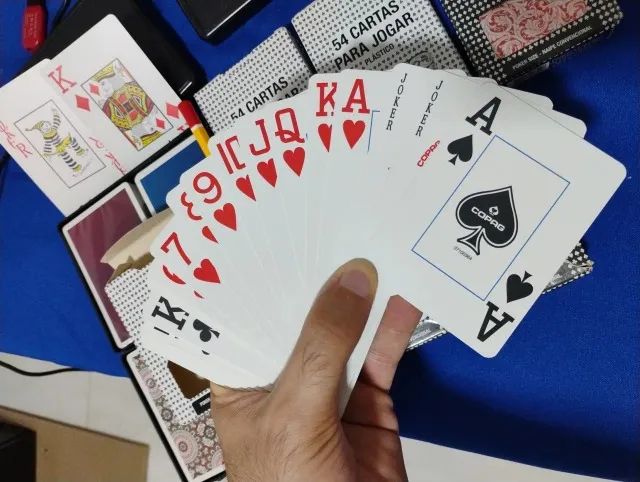Kit de baralhos em plástico: Copag e diversos - Foto 3