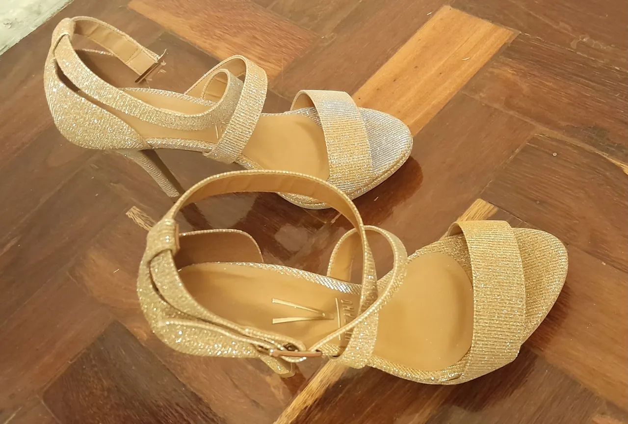 Sandália Dourada Vizzano - Foto 3