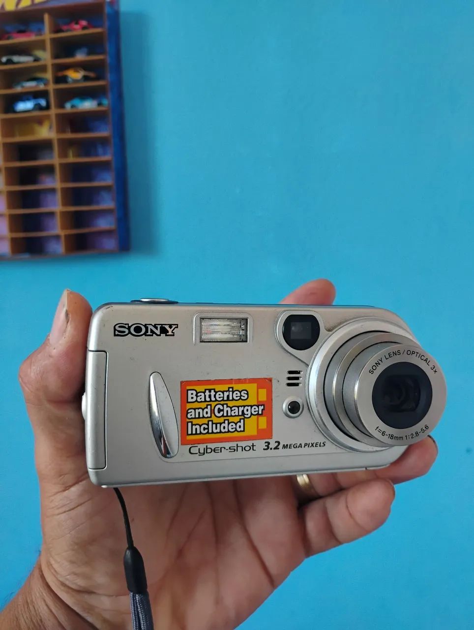 Câmera Digital Sony Cyber-shot 3.2MP P72 - Câmeras e Filmadoras