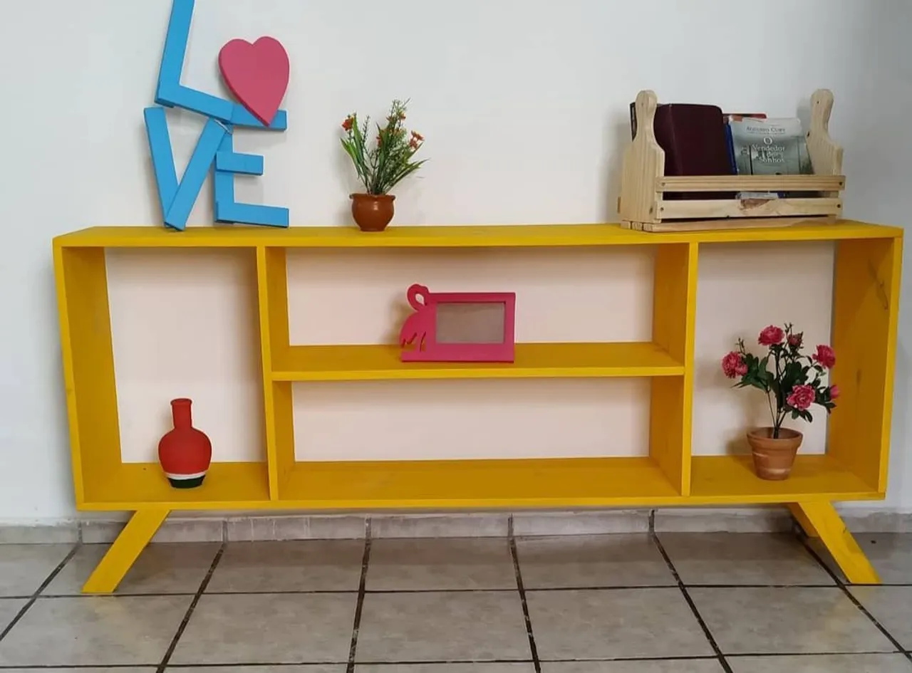 Rack, closet e mesa de madeira pinus