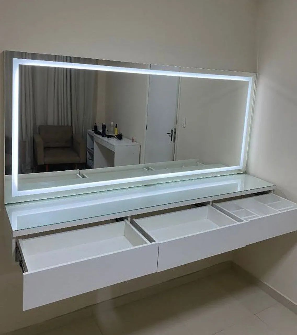 Penteadeira Com Led Suspensa L 1.70 M