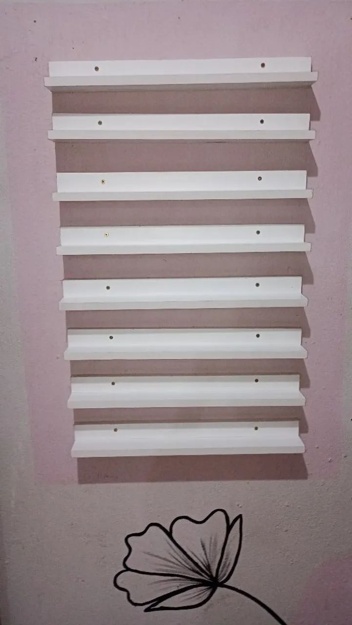 Prateleira de esmalte 