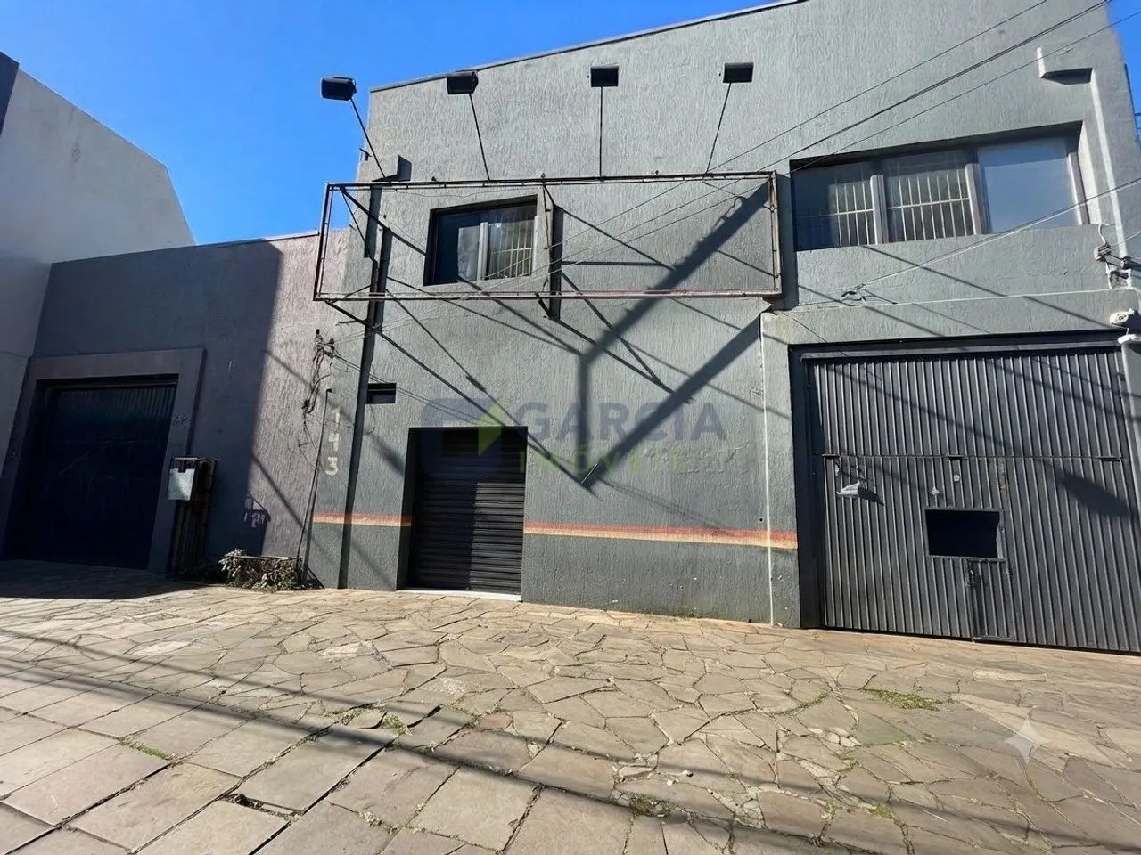 deposito; 4 banheiro; 4 vagas; 930 metros quadrados; bairro São João..