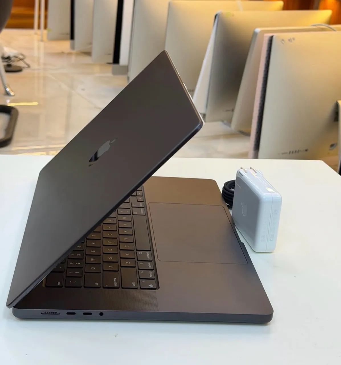 MACBOOK PRO 16-INCH M4 PRO  - Foto 3
