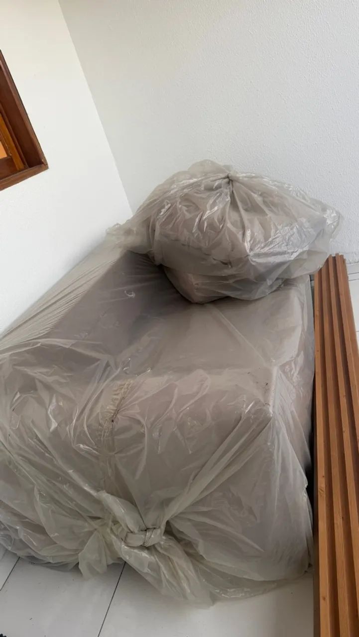 Vendo sofá novo, nunca usado no plástico  - Foto 2